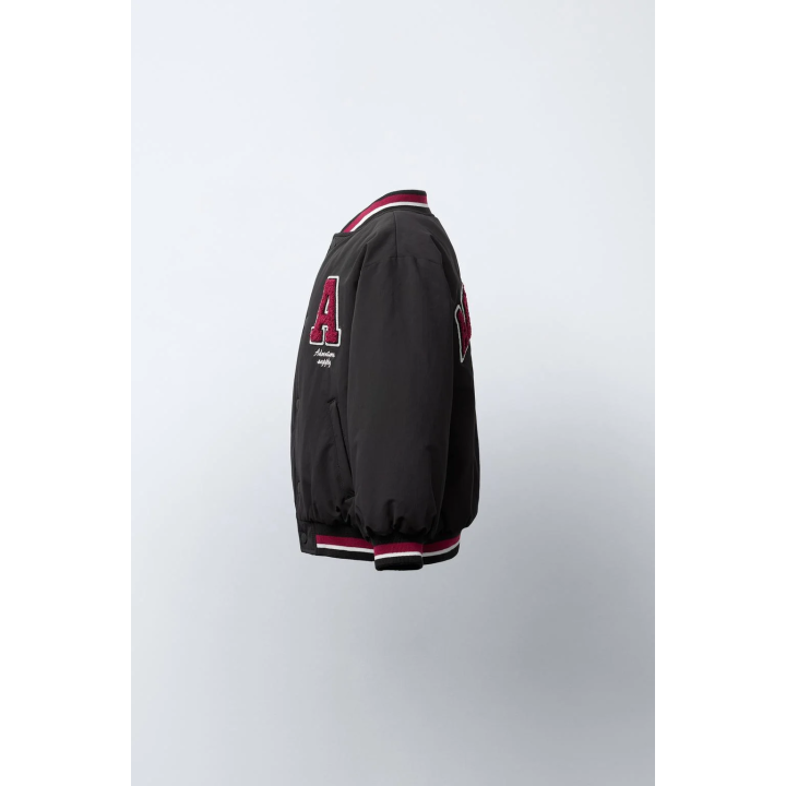 БОМБЕР С ПОДКЛАДКОЙ ИЗ ИСКУССТВЕННОЙ ОВЧИНЫ С НАШИВКОЙ