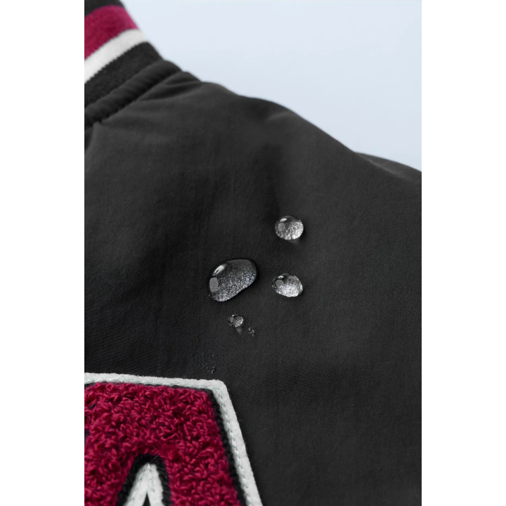 БОМБЕР С ПОДКЛАДКОЙ ИЗ ИСКУССТВЕННОЙ ОВЧИНЫ С НАШИВКОЙ