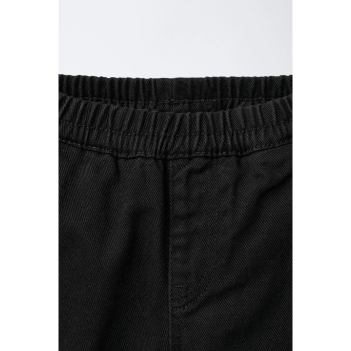 ШТАНЫ-БАЛЛОН СО СКЛАДКАМИ И ЭТИКЕТКАМИ