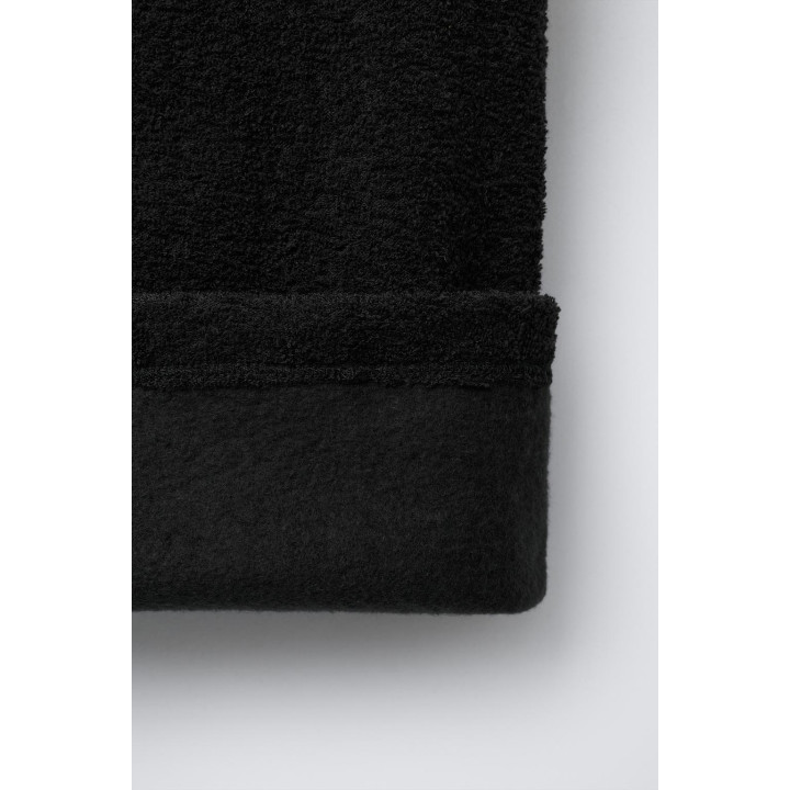 Костюм из свитшота и широких брюк с текстурой ярлыка