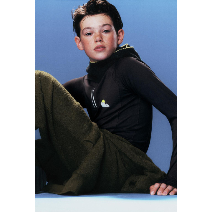 Костюм-двойка с худи и брюками-джоггерами в текстильной текстуре