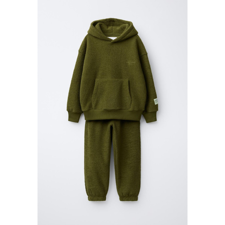 Костюм-двойка с худи и брюками-джоггерами в текстильной текстуре