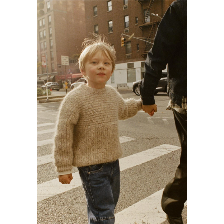 Джинсы с защипами на пуговицах