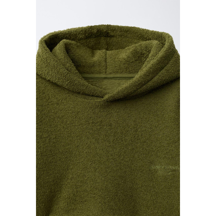 Костюм-двойка с худи и брюками-джоггерами в текстильной текстуре