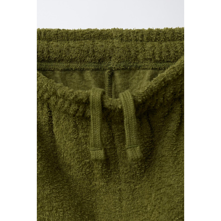 Костюм-двойка с худи и брюками-джоггерами в текстильной текстуре