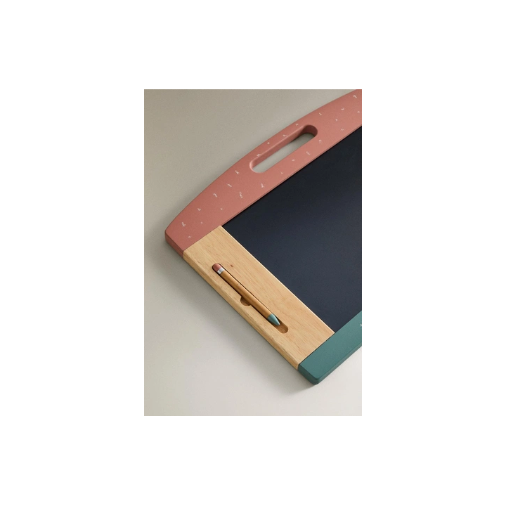 CHILDREN’S DRAWING BOARD