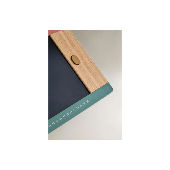 CHILDREN’S DRAWING BOARD