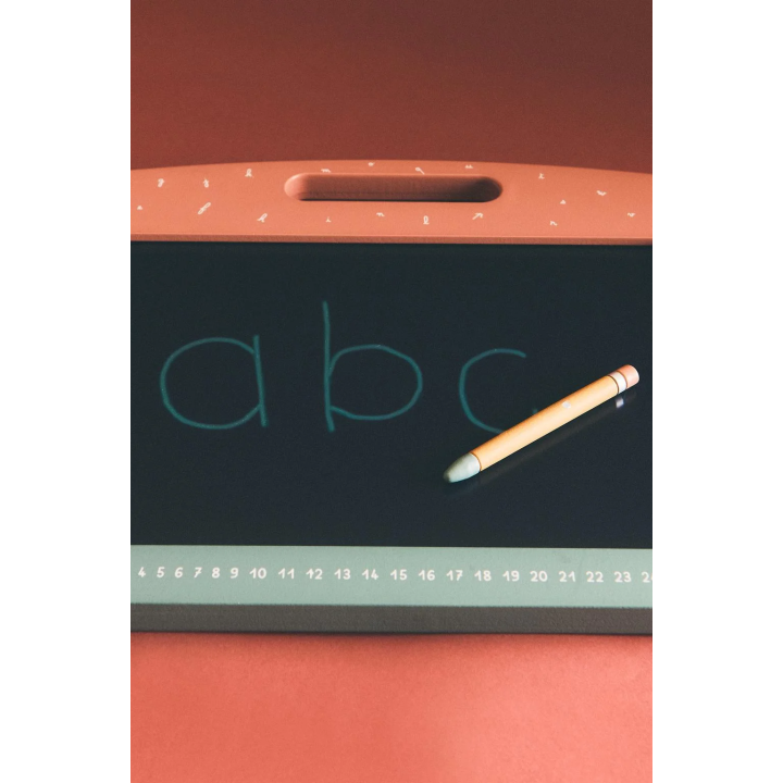 CHILDREN’S DRAWING BOARD