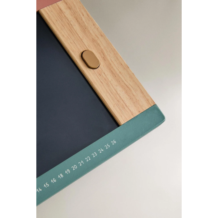 CHILDREN’S DRAWING BOARD