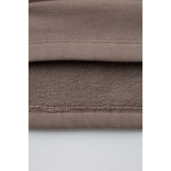 ТОЛСТОВКА С РЕЛЬЕФНОЙ НАДПИСЬЮ И ЛОГОТИПОМ