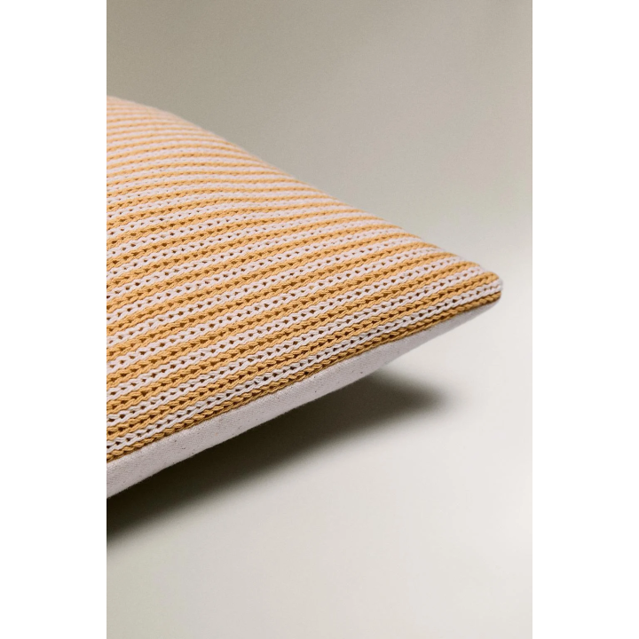 CHILDREN'S EMBROIDERED LETTER L CUSHION