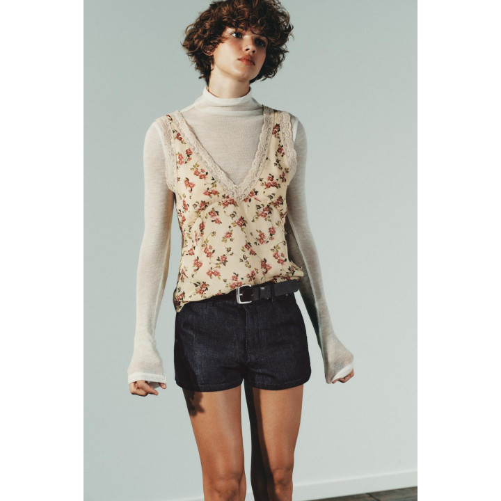 ТОП С КРУЖЕВОМ И ЦВЕТОЧНЫМ УЗОРОМ