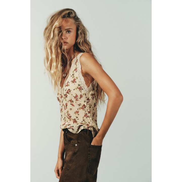 ТОП С КРУЖЕВОМ И ЦВЕТОЧНЫМ УЗОРОМ