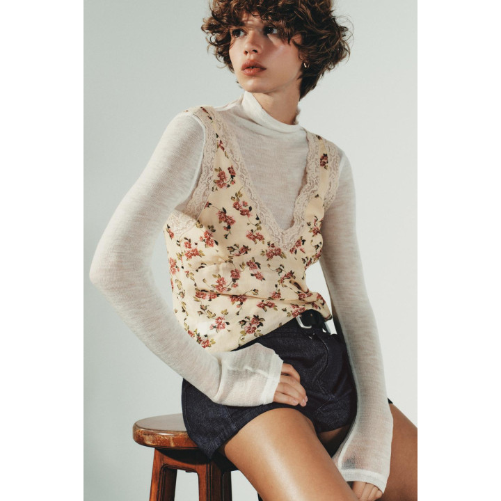 ТОП С КРУЖЕВОМ И ЦВЕТОЧНЫМ УЗОРОМ