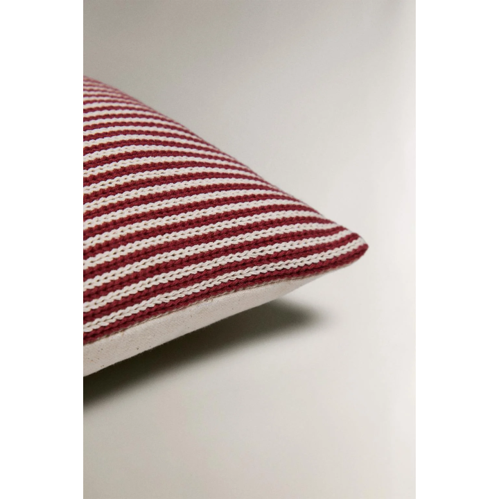 CHILDREN'S EMBROIDERED LETTER W CUSHION