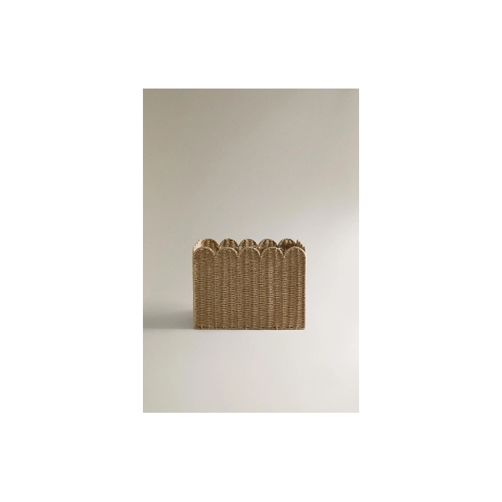 LARGE SCALLOPED BASKET