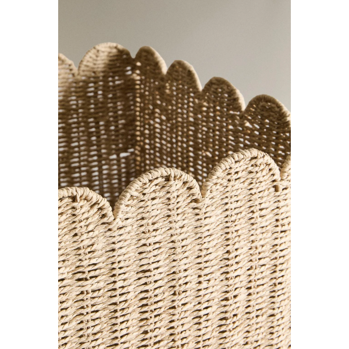 LARGE SCALLOPED BASKET