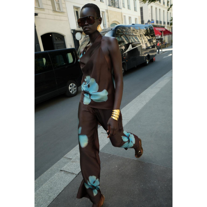 АТЛАСНЫЙ ТОП С ЦВЕТОЧНЫМ ПРИНТОМ