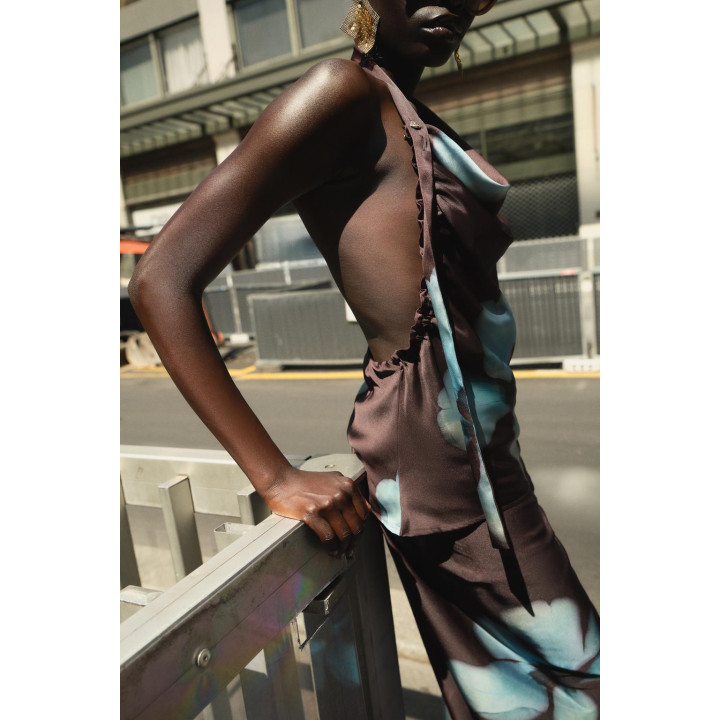 АТЛАСНЫЙ ТОП С ЦВЕТОЧНЫМ ПРИНТОМ