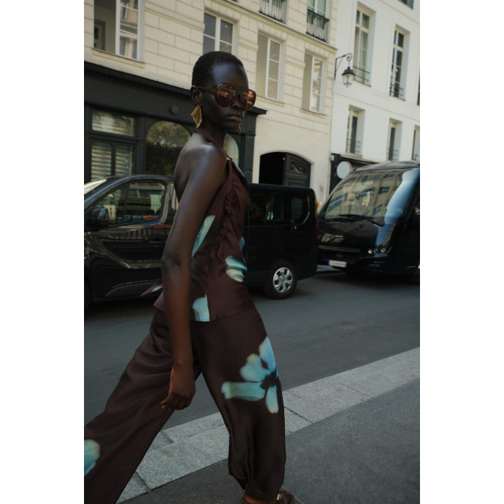 АТЛАСНЫЙ ТОП С ЦВЕТОЧНЫМ ПРИНТОМ