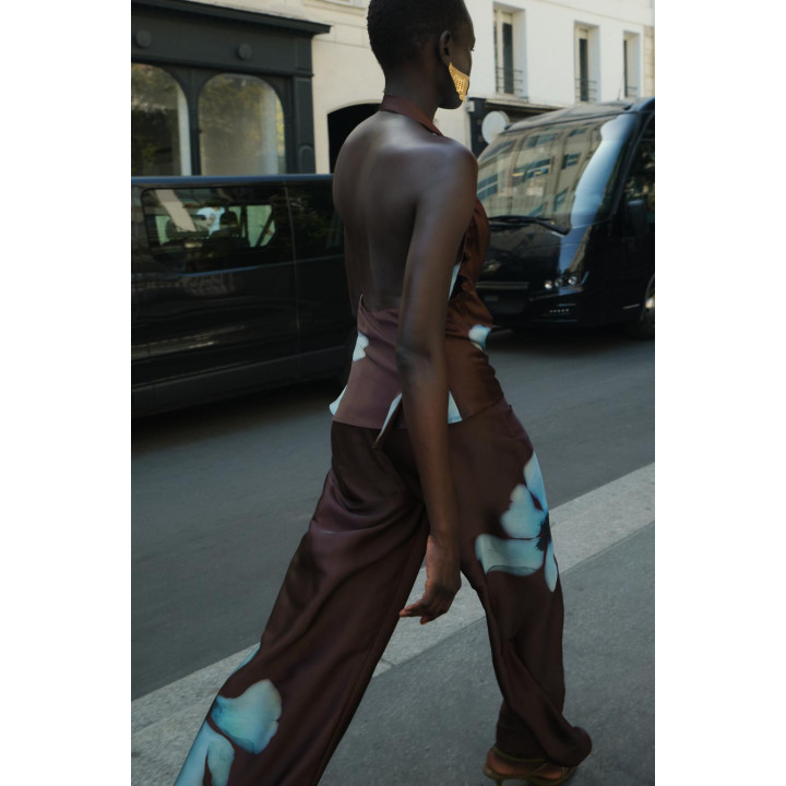 АТЛАСНЫЙ ТОП С ЦВЕТОЧНЫМ ПРИНТОМ