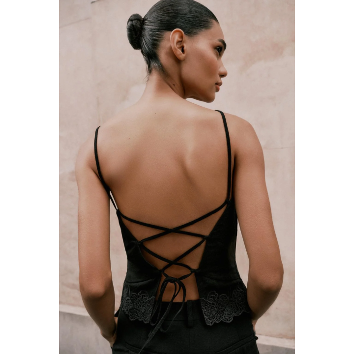 ТОП С ВЫШИВКОЙ И ОТКРЫТОЙ СПИНОЙ