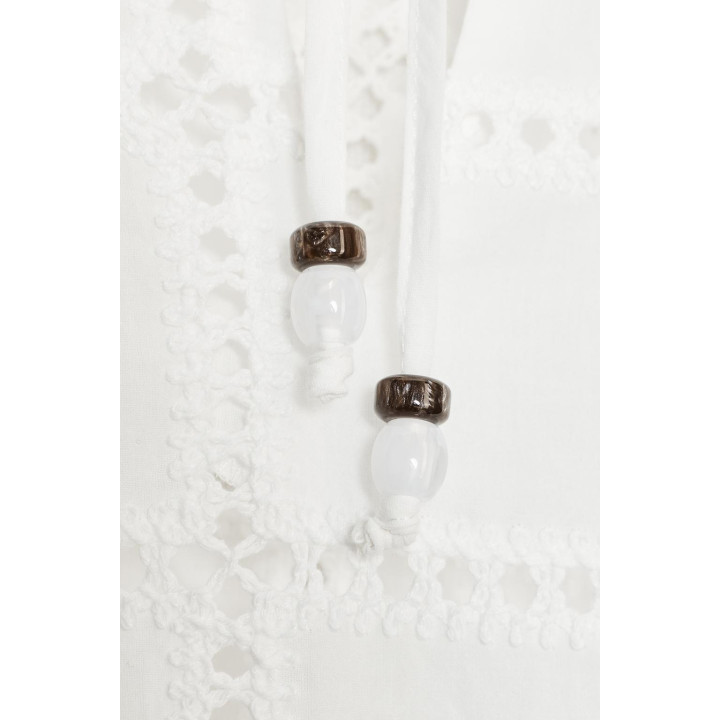 УКОРОЧЕННАЯ БЛУЗКА С ПЕРФОРИРОВАННОЙ ВЫШИВКОЙ