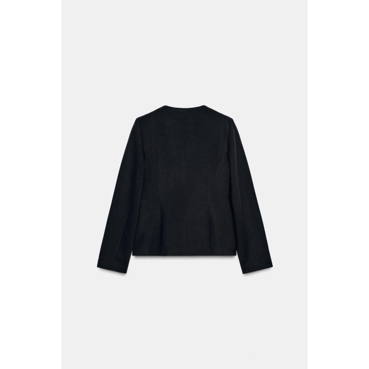 УКОРОЧЕННЫЙ БЛЕЙЗЕР С ПОДПЛЕЧНИКАМИ