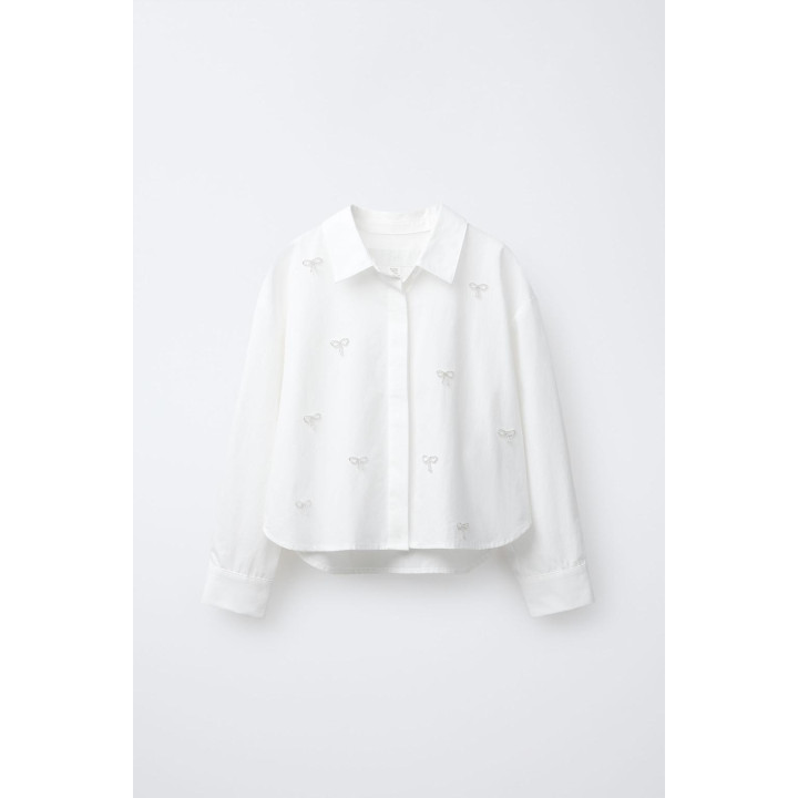 УКОРОЧЕННАЯ РУБАШКА С БАНТИКАМИ И СТРАЗАМИ