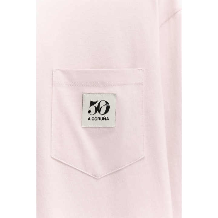 ФУТБОЛКА С НАШИВКОЙ, КАРМАНОМ И 50TH ANNIVERSARY