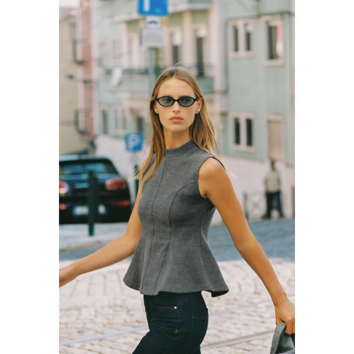 Мягкий топ с пышной крошкой