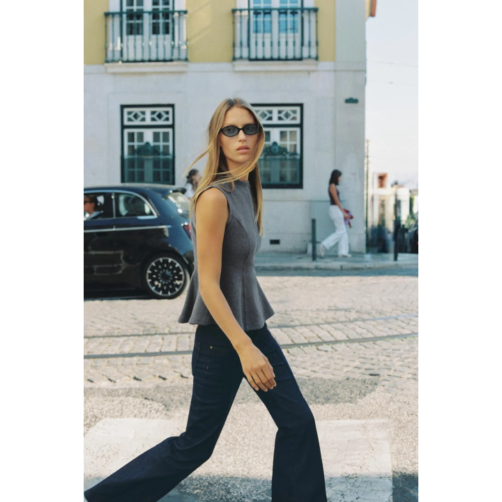 Мягкий топ с пышной крошкой