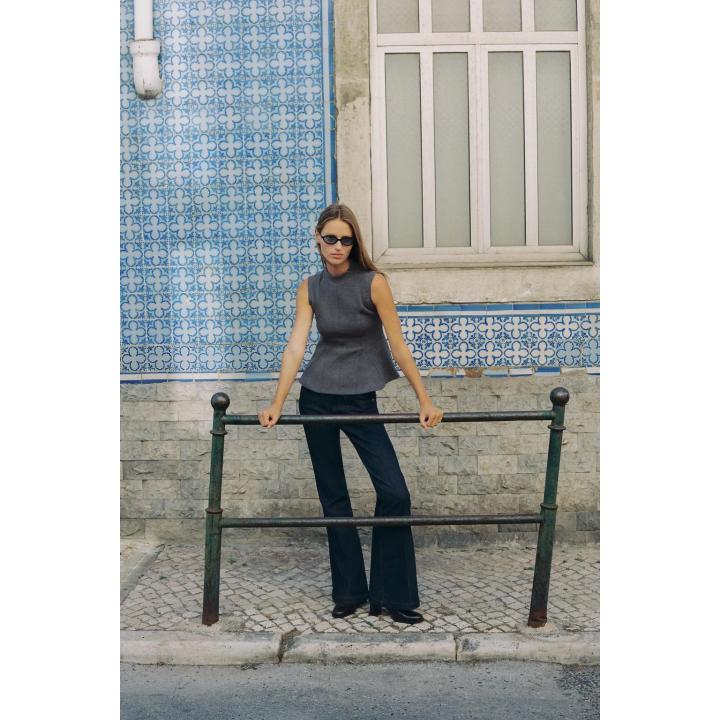 Мягкий топ с пышной крошкой