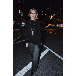 Футболка с асимметричным нижним краем из кружева