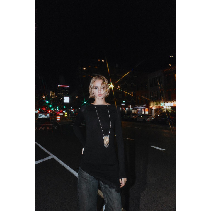 Футболка с асимметричным нижним краем из кружева