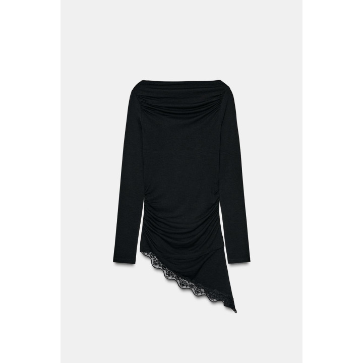 Футболка с асимметричным нижним краем из кружева