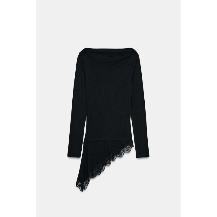 Футболка с асимметричным нижним краем из кружева
