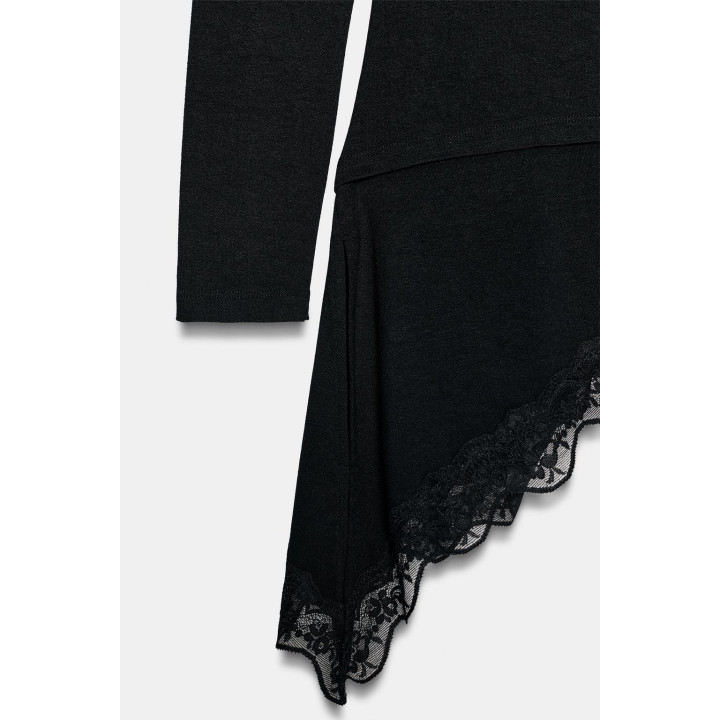 Футболка с асимметричным нижним краем из кружева