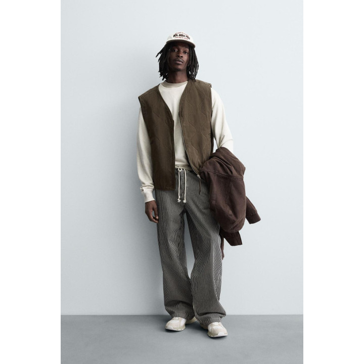 СТЕГАНЫЙ ЖИЛЕТ С ОТСТРОЧКОЙ