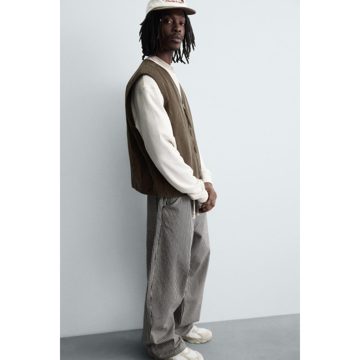 СТЕГАНЫЙ ЖИЛЕТ С ОТСТРОЧКОЙ