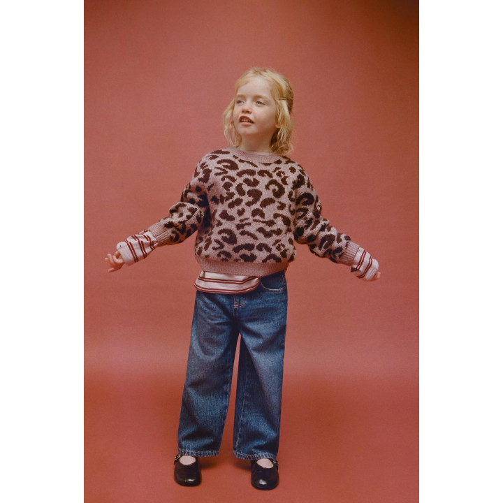 ДЖИНСЫ WIDE LEG С НАШИВКАМИ «ЗВЕЗДЫ» И АНИМАЛИСТИЧЕСКИМ ПРИНТОМ