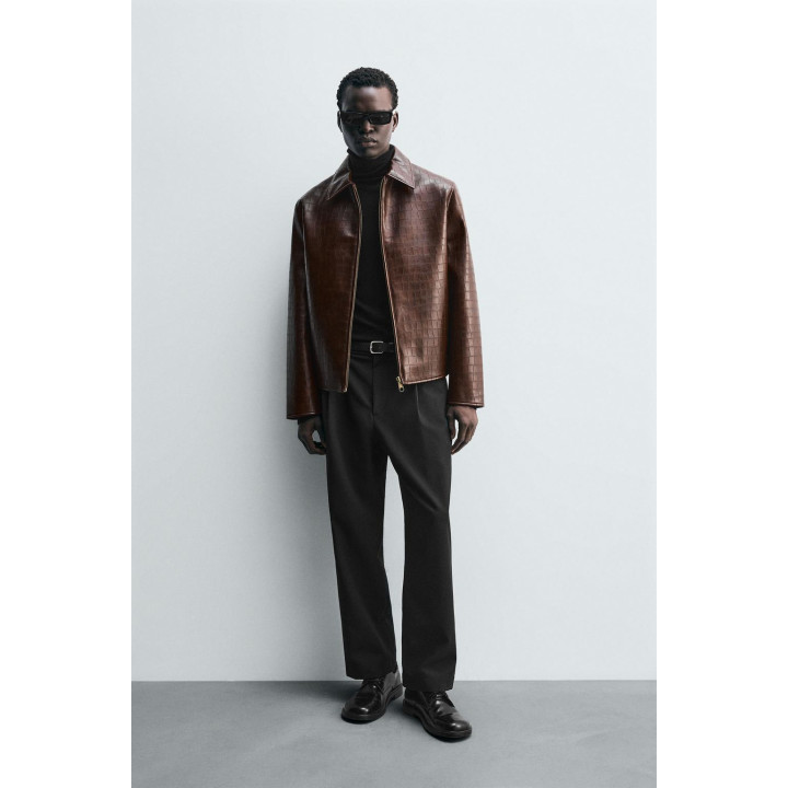 КУРТКА ИЗ ИСКУССТВЕННОЙ КОЖИ С ТИСНЕНИЕМ