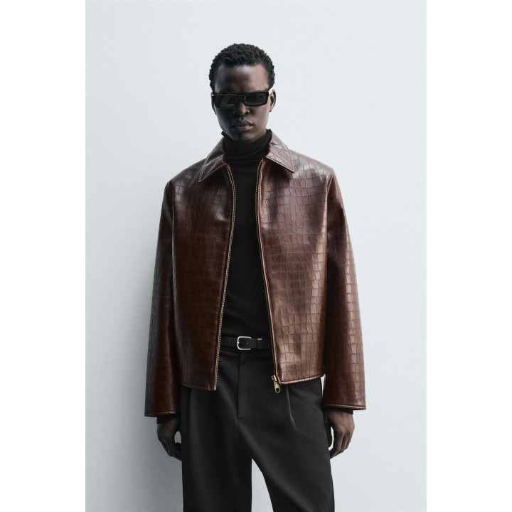 КУРТКА ИЗ ИСКУССТВЕННОЙ КОЖИ С ТИСНЕНИЕМ