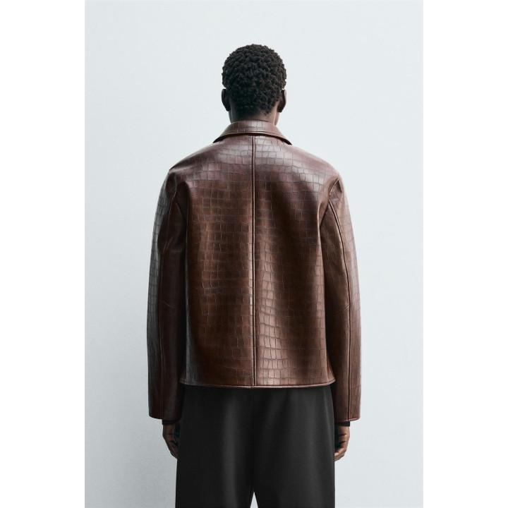 КУРТКА ИЗ ИСКУССТВЕННОЙ КОЖИ С ТИСНЕНИЕМ