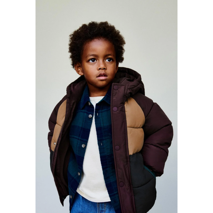 СТЕГАНЫЙ ФЛИСОВЫЙ ПУХОВИК В СТИЛЕ КОЛОР-БЛОК WATER REPELLENT