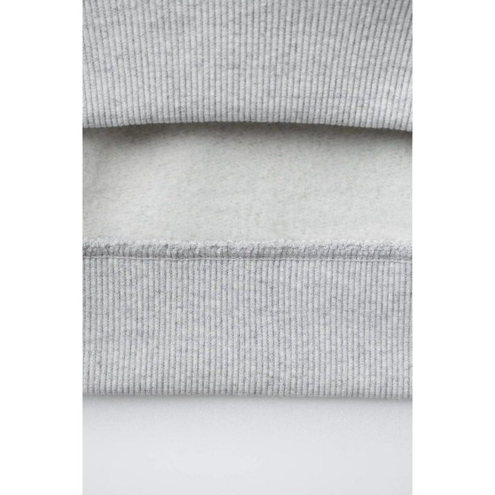 ТОЛСТОВКА С РЕЛЬЕФНОЙ НАДПИСЬЮ