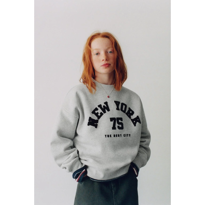 ТОЛСТОВКА С РЕЛЬЕФНОЙ НАДПИСЬЮ