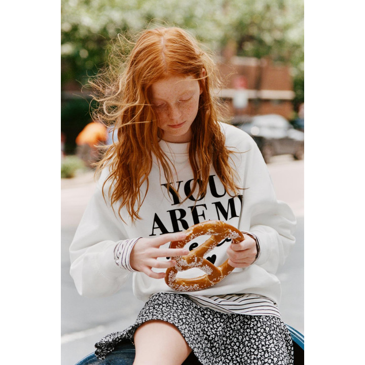 ТОЛСТОВКА С РЕЛЬЕФНОЙ НАДПИСЬЮ