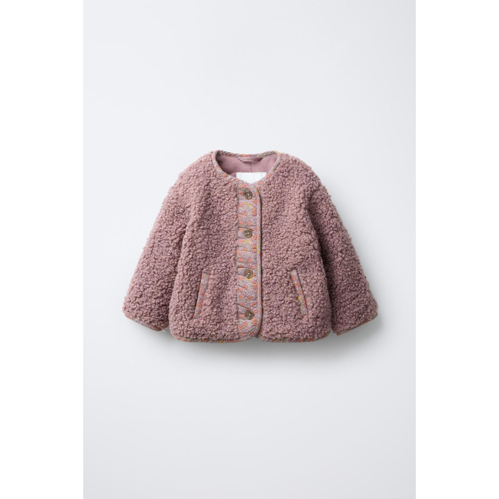 ПАЛЬТО ИЗ ИСКУССТВЕННОЙ ОВЧИНЫ С ЦВЕТОЧНЫМ ПРИНТОМ НА ПОДКЛАДКЕ