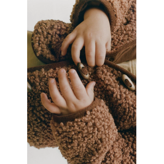 КУРТКА ИЗ ИСКУССТВЕННОЙ ОВЧИНЫ С НАВЕСНЫМИ ПЕТЛЯМИ